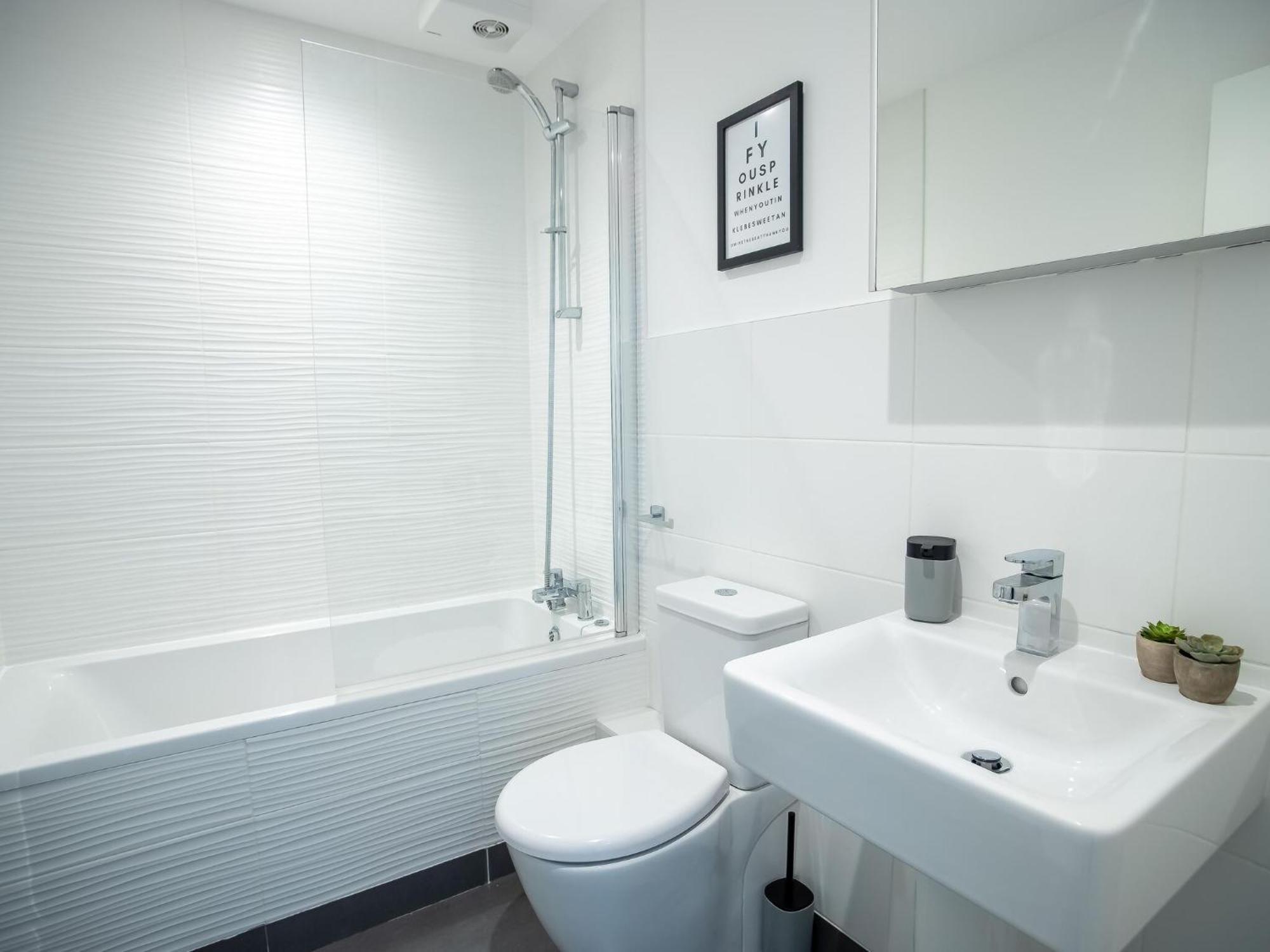 Pembroke House Apartments Exeter For Families Business Relocation Free Parking מראה חיצוני תמונה